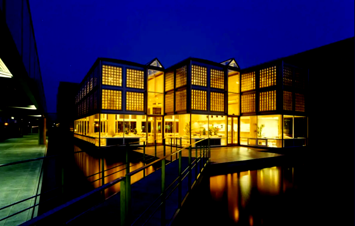 東京都立大学 — 夜の校舎